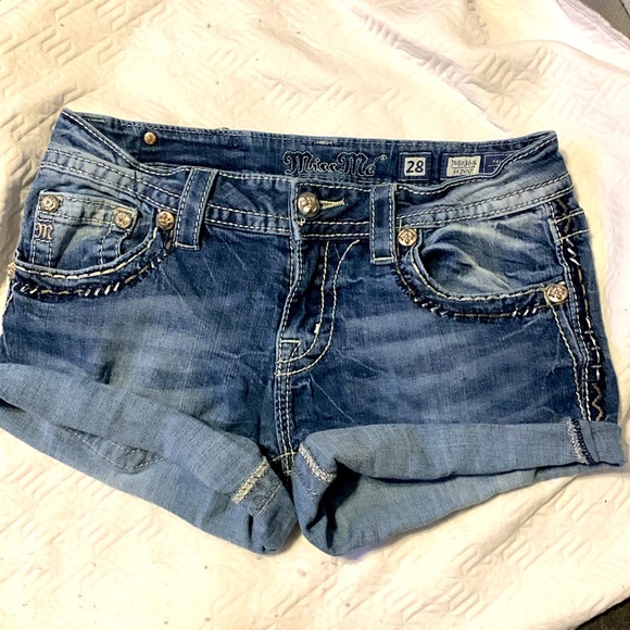 Miss me jean shorts missing some little buttons on the back grate condition tho - Picture 2 of 3